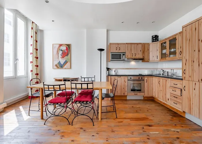 Appartement De Grand Standing, Joliment Decore